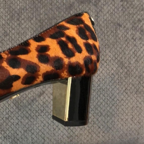 Nurture dyed calf hair leopard print pumps.  Size 7 - Picture 4 of 10